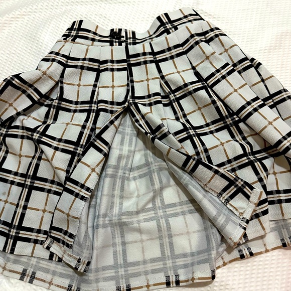 PLT Black White & Tan Pleated Skirt - Picture 2 of 4